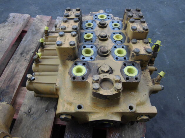 CATERPILLAR   219  3G-8122 - DISTRIBUIDOR DE TRANSLACIÓN - Imagen 3