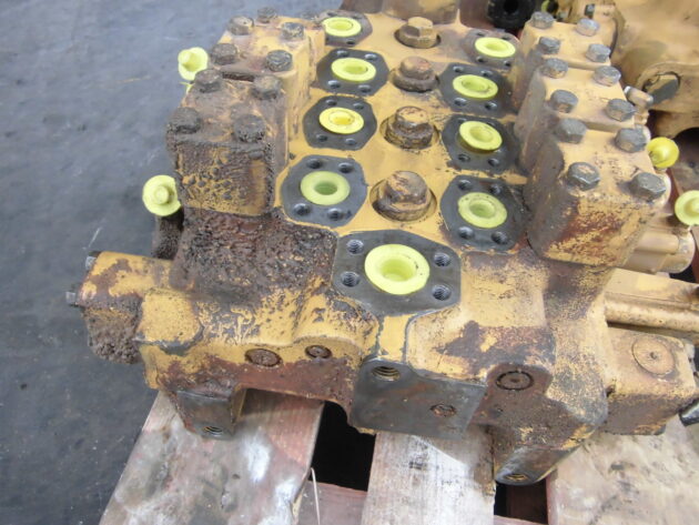 CATERPILLAR   219  3G-8122 - DISTRIBUIDOR DE TRANSLACIÓN - Imagen 4