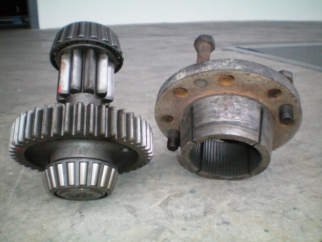 CATERPILLAR   225   - CONJUNTO PIÑONES DE MANDO FINAL - Imagen 3