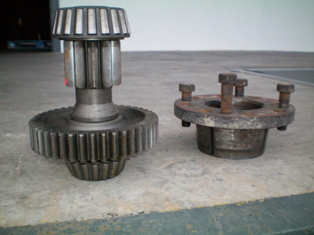 CATERPILLAR   225   - CONJUNTO PIÑONES DE MANDO FINAL