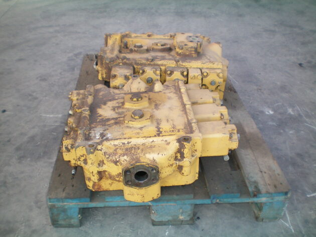 CATERPILLAR   235  8J-8476 ; 9J-8477 - DISTRIBUIDORES DE EQUIPO DE 3 Y 5 CARRETES - Imagen 2