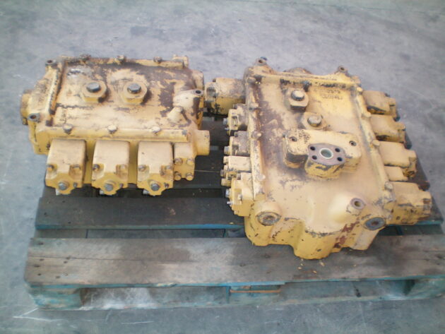 CATERPILLAR   235  8J-8476 ; 9J-8477 - DISTRIBUIDORES DE EQUIPO DE 3 Y 5 CARRETES - Imagen 3