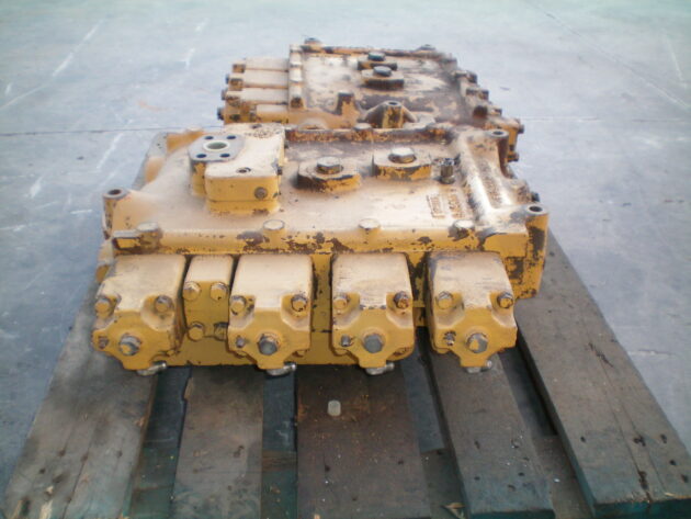 CATERPILLAR   235  8J-8476 ; 9J-8477 - DISTRIBUIDORES DE EQUIPO DE 3 Y 5 CARRETES - Imagen 4