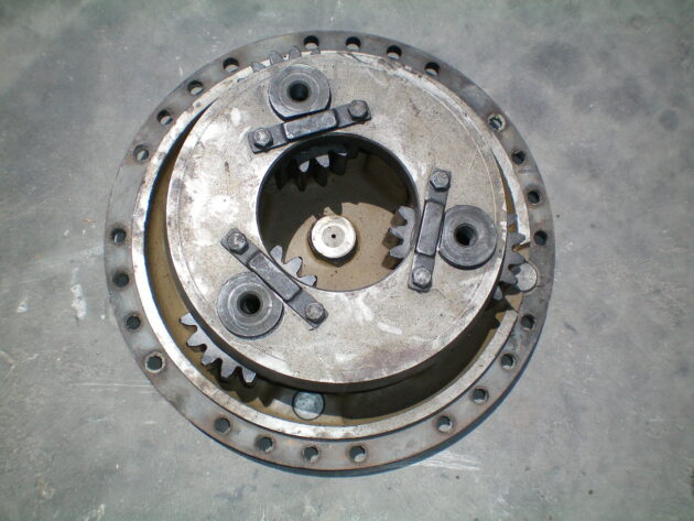 VOLVO  4200  6210080 - TAPA DE REDUCCIÓN DELANTERA - Imagen 2