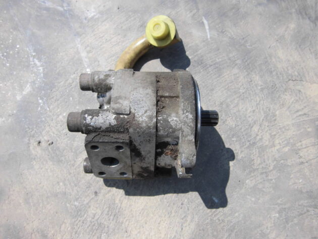 KOMATSU   D65PX12  705-41-01320 - BOMBA DE PILOTAJE - Imagen 2