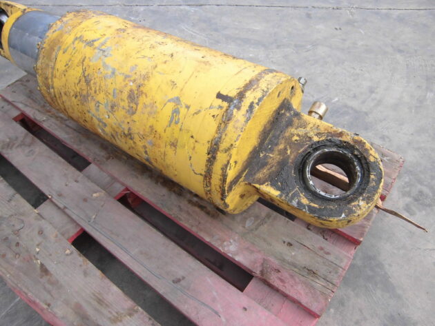 KOMATSU   HD4655  569-50-6B200 - AMORTIGUADOR TRASERO - Imagen 4