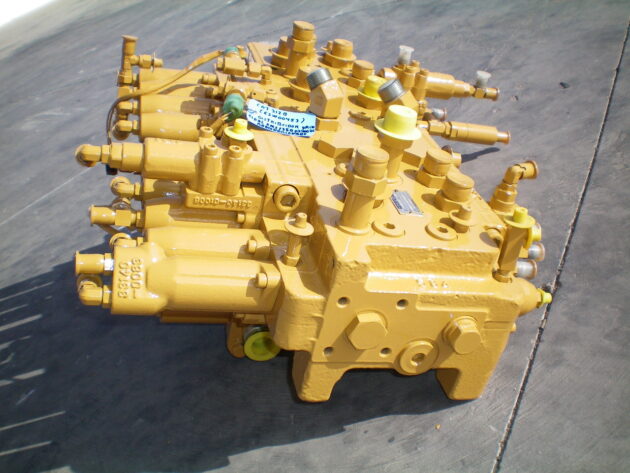 CATERPILLAR   312B  121-1385 - DISTRIBUIDOR PRINCIPAL KMX135A-P34002C - Imagen 4