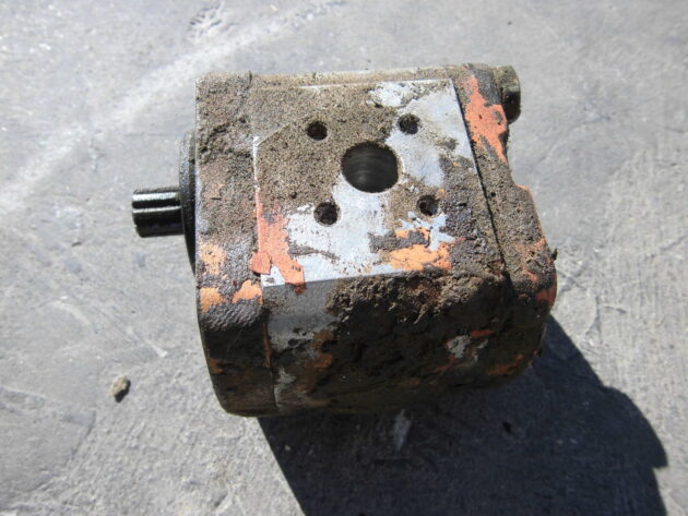 LIEBHERR   A902 LITRONIC  100155710 - BOMBA DE SERVICIOS - Imagen 2