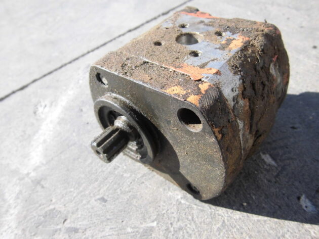 LIEBHERR   A902 LITRONIC  100155710 - BOMBA DE SERVICIOS - Imagen 3