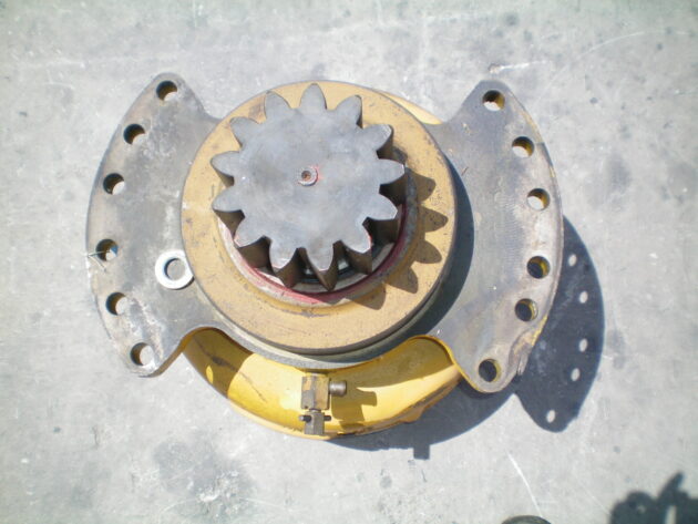 KOMATSU  PC210-3   - REDUCTOR DE GIRO - Imagen 2
