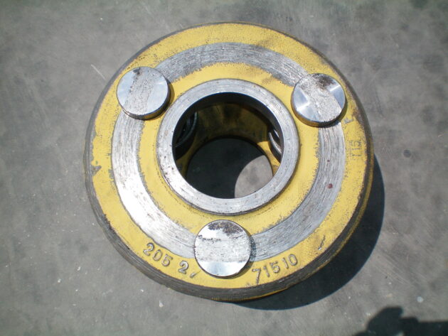 KOMATSU PC210-3 - 205-27-71510 - CARRIER TO FINAL DRIVE