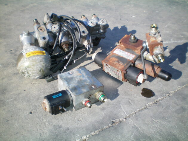 KOMATSU   PC2108   - COMPONENTES DE PILOTAJE - Imagen 2
