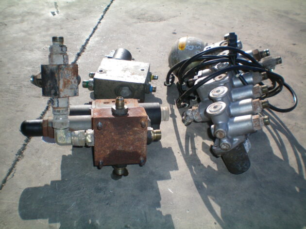 KOMATSU   PC2108   - COMPONENTES DE PILOTAJE - Imagen 3