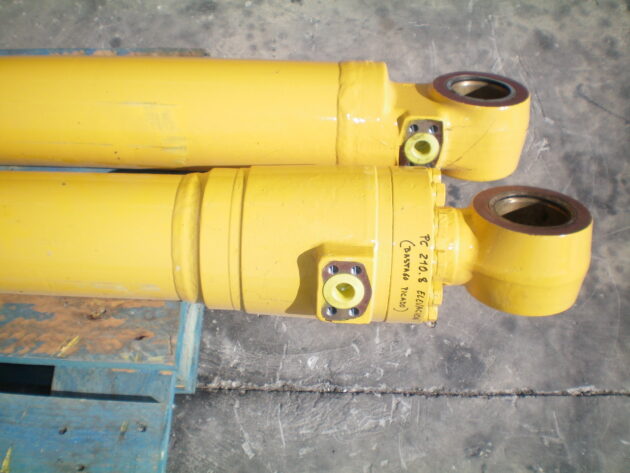 KOMATSU  PC210-8  707-01-XS790 - BOTELLA DE ELEVACIÓN PLUMA (Nº.1) (VÁSTAGO PICADO) - Imagen 2
