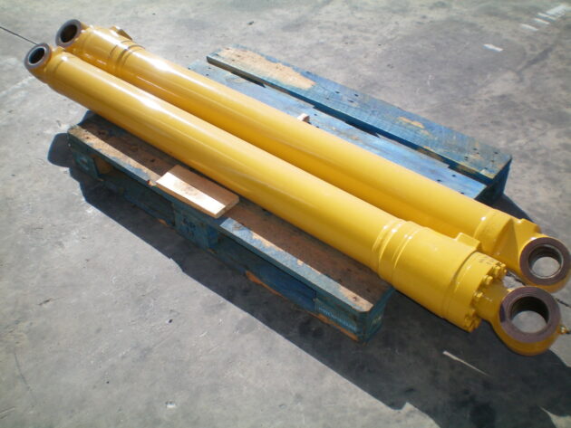 KOMATSU  PC210-8  707-01-XS790 - BOTELLA DE ELEVACIÓN PLUMA (Nº.1) (VÁSTAGO PICADO) - Imagen 4