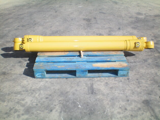 KOMATSU  PC210-8  707-01-XS790 - BOTELLA DE ELEVACIÓN PLUMA (Nº.1) (VÁSTAGO PICADO)