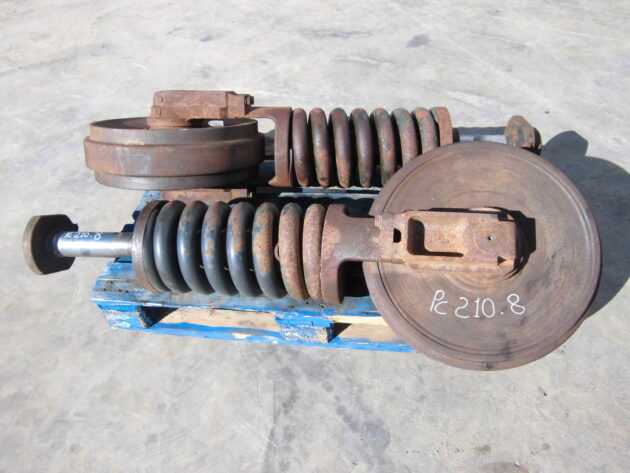KOMATSU   PC2108  20Y-30-08070 - RUEDA GUÍA - Imagen 2