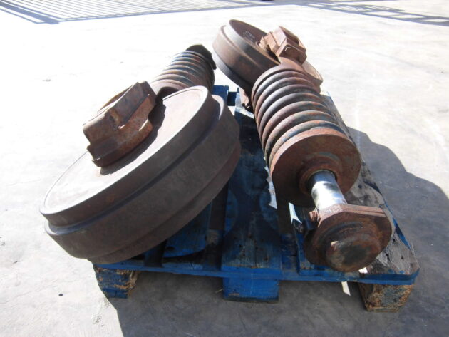 KOMATSU   PC2108  20Y-30-08070 - RUEDA GUÍA - Imagen 3