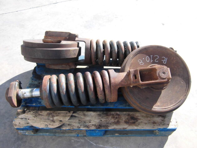 KOMATSU   PC2108  20Y-30-08070 - RUEDA GUÍA - Imagen 4