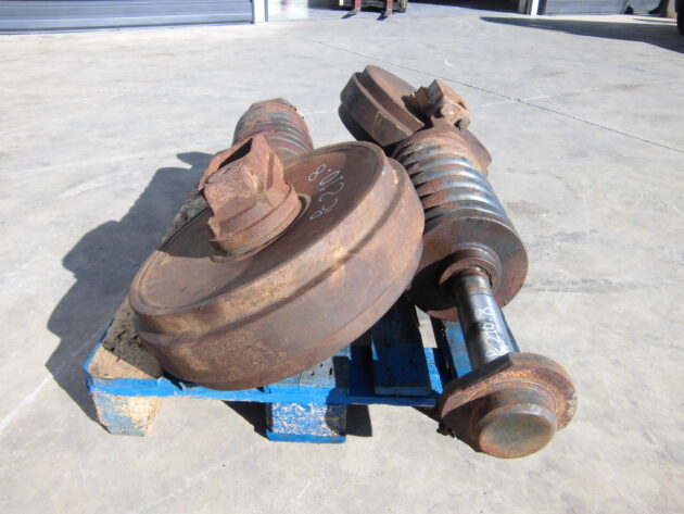 KOMATSU   PC2108  20Y-30-08070 - RUEDA GUÍA - Imagen 5