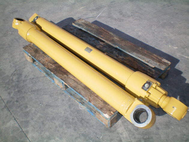 CATERPILLAR   320 / B  087-5496 - BOTELLA DE ELEVACIÓN PLUMA - Imagen 2