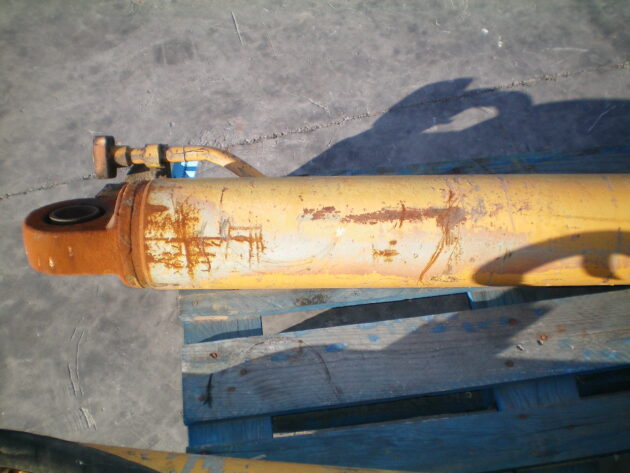 LIEBHERR  R932HDSL   - BOTELLA DE BALANCÍN - Imagen 2
