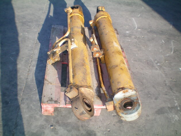 LIEBHERR  R932HDSL  9172060 - BOTELLA DE ELEVACIÓN PLUMA - Imagen 4