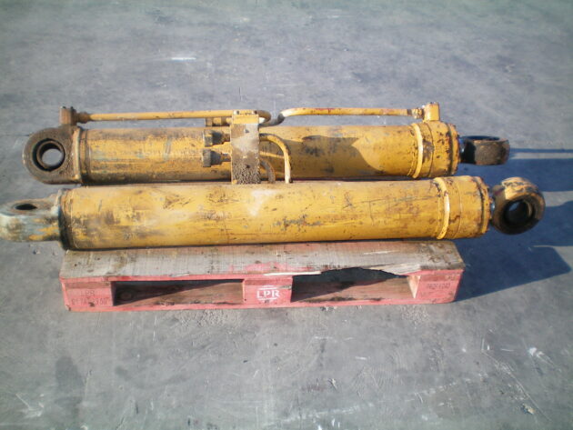 LIEBHERR  R932HDSL  9172060 - BOTELLA DE ELEVACIÓN PLUMA