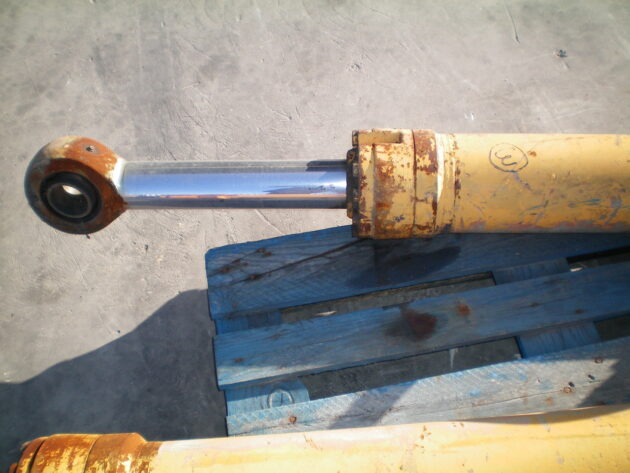 LIEBHERR R932HDSL -  - BUCKET CYLINDER - Image 2