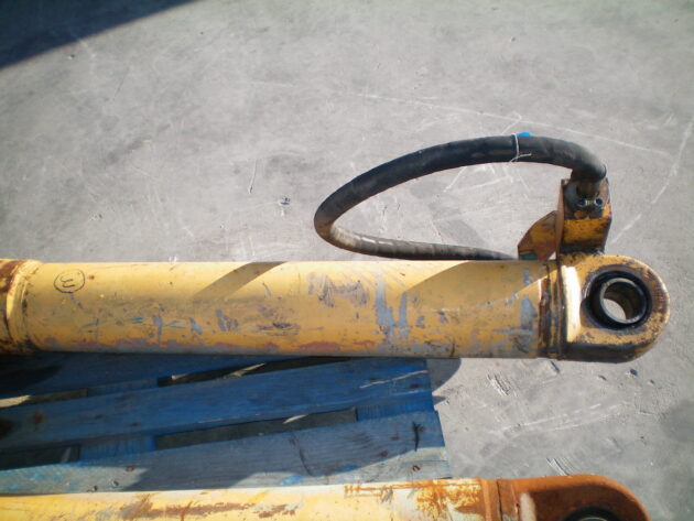 LIEBHERR R932HDSL -  - BUCKET CYLINDER - Image 3