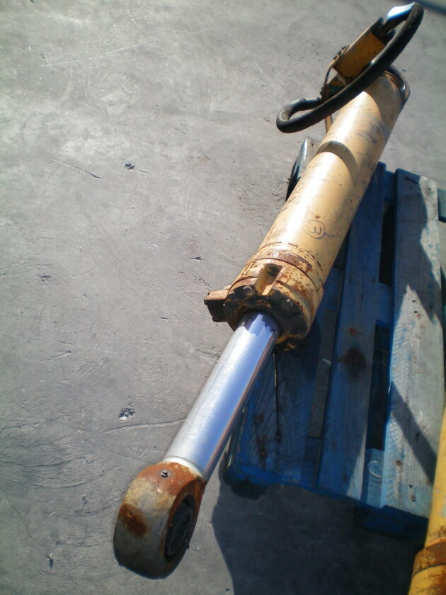 LIEBHERR R932HDSL -  - BUCKET CYLINDER