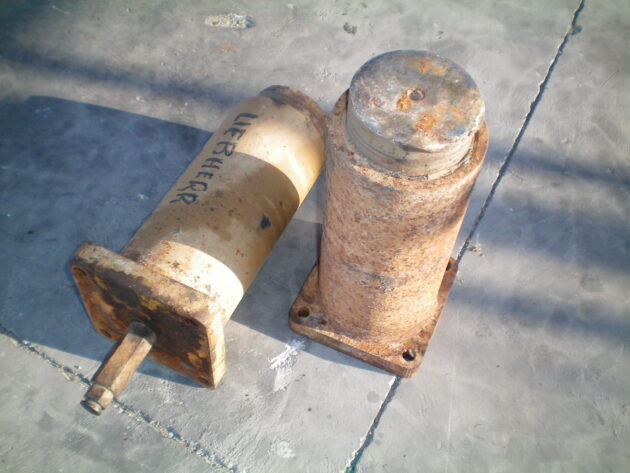 LIEBHERR  R932HDSL  5605634 - TENSOR DE CADENA - Imagen 2
