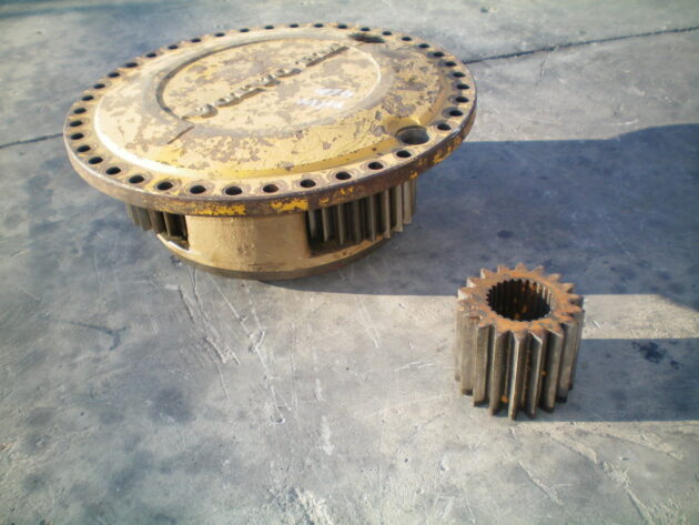 VOLVO  4600  4717386 - TAPA DE REDUCCIÓN DELANTERA (MAL ESTADO) - Imagen 4