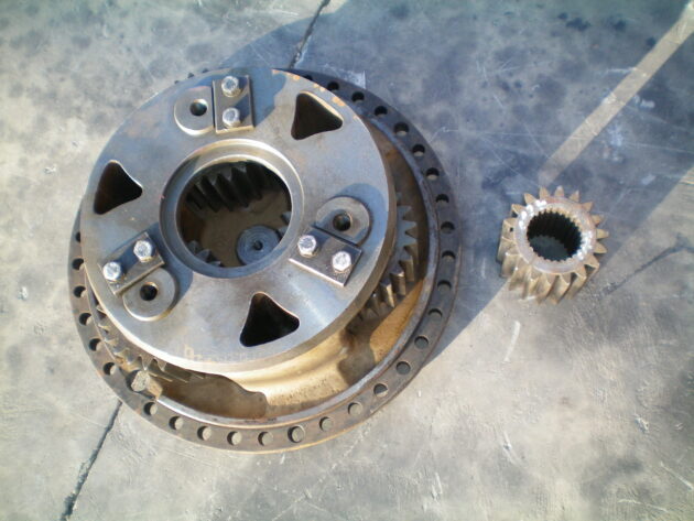 VOLVO  4600  4717386 - TAPA DE REDUCCIÓN DELANTERA (MAL ESTADO) - Imagen 5