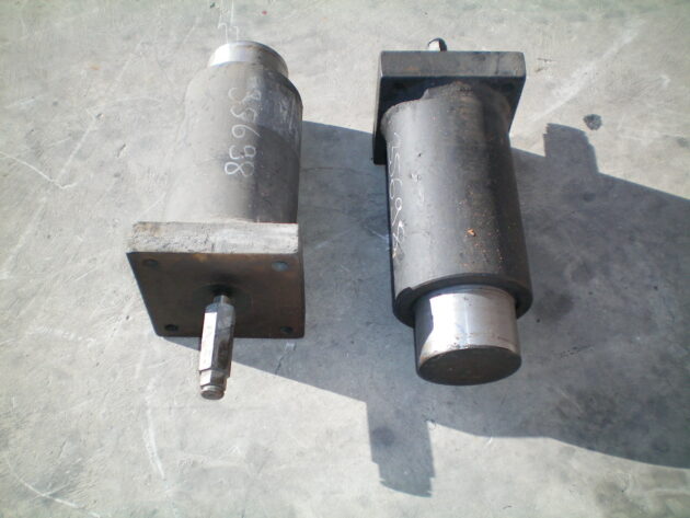 LIEBHERR  R932 LITRONIC  5605634 - TENSOR DE CADENA - Imagen 2