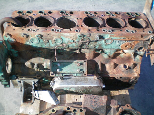 VOLVO  A25  477910 (*) - BLOQUE MOTOR TD71K CON ENVOLVENTE - Imagen 3
