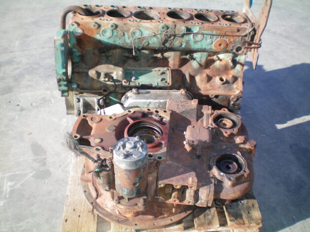 VOLVO  A25  477910 (*) - BLOQUE MOTOR TD71K CON ENVOLVENTE - Imagen 4