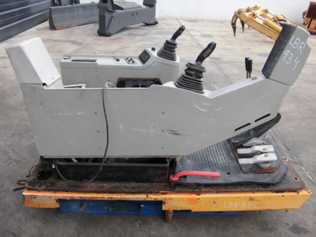 LIEBHERR  R934HDS LITRONIC  9698383 - INTERIOR DE CABINA - Imagen 3