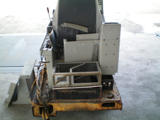 LIEBHERR  R934 LITRONIC   - INTERIOR DE CABINA - Imagen 6