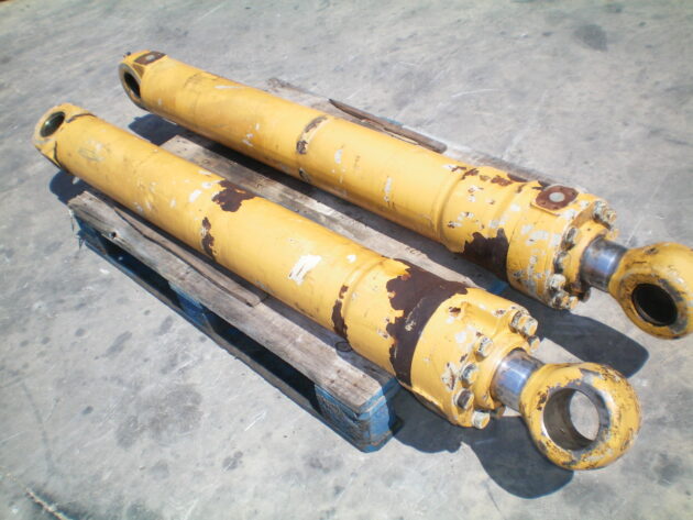 LIEBHERR  R934 LITRONIC - 9232866 - BOOM CYLINDER - Image 2