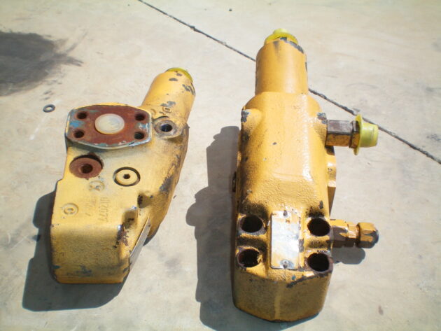 LIEBHERR  R934 LITRONIC - 5614328 - BOOM LIFT CYLINDER VALVE PLUG - Image 2