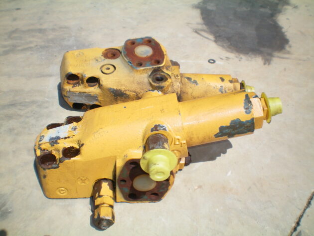 LIEBHERR  R934 LITRONIC - 5614328 - BOOM LIFT CYLINDER VALVE PLUG - Image 3