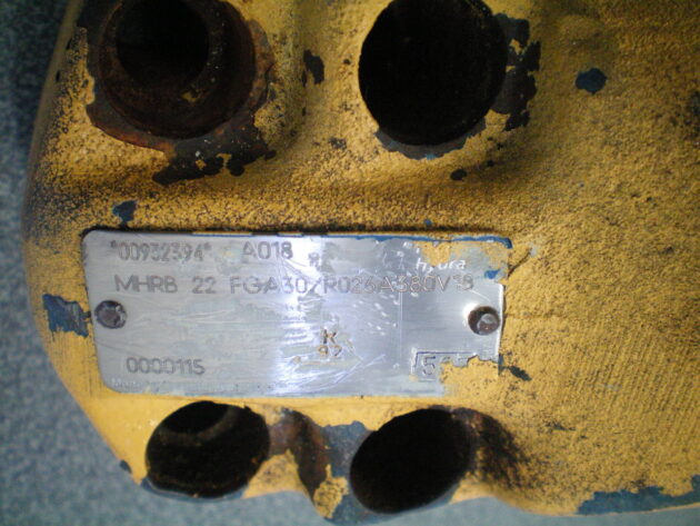 LIEBHERR  R934 LITRONIC - 5614328 - BOOM LIFT CYLINDER VALVE PLUG - Image 4