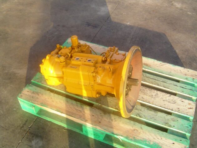KOMATSU PC220 -  - MAIN HYDRAULIC PUMP - Image 4