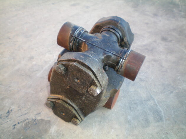 VOLVO  A30D - 11701300 / 1068250 (*) - TRANSMISSION HUB - Image 3