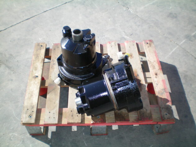 CATERPILLAR   320BL  134-7132 - MOTOR DE TRANSLACIÓN - Imagen 2