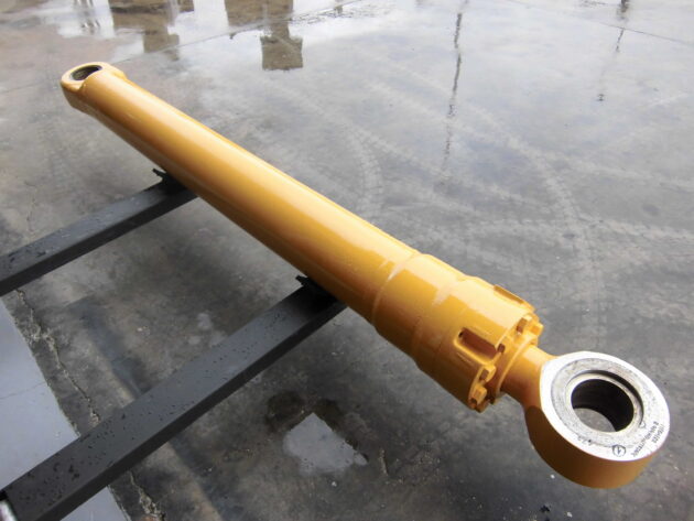 LIEBHERR   R964 HD LITRONIC  9233517 - 9233521 - BOTELLA DE ELEVACIÓN PLUMA BUEN ESTADO RETENES USADOS - Imagen 2