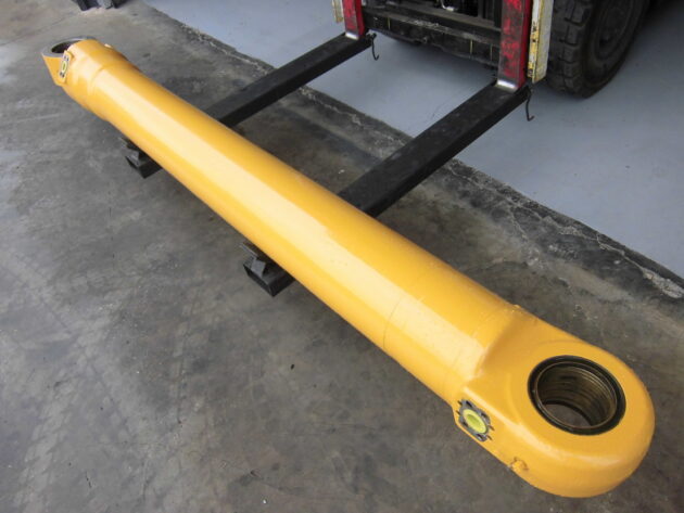 LIEBHERR   R964 HD LITRONIC  9233517 - 9233521 - BOTELLA DE ELEVACIÓN PLUMA BUEN ESTADO RETENES USADOS