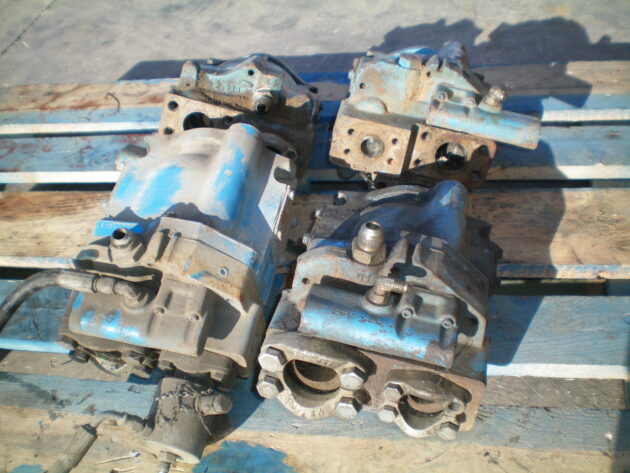 VOLVO  A35  11061472 / 11061473 - BOMBA HIDRÁULICA