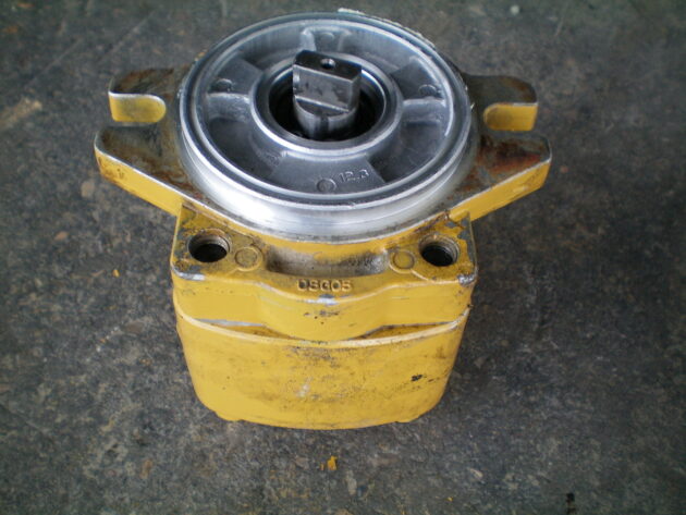 CATERPILLAR   320C  126-2016 - BOMBA DE PILOTAJE - Imagen 4